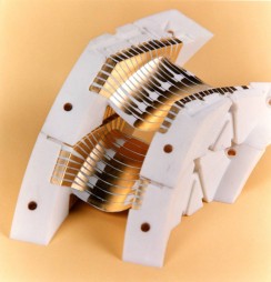 Later 3-D thin film heat transfer gauge blade
